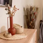 Elegant - Anastasia - By Openhouse Apartment