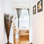 Elegant - Anastasia - By Openhouse Apartment
