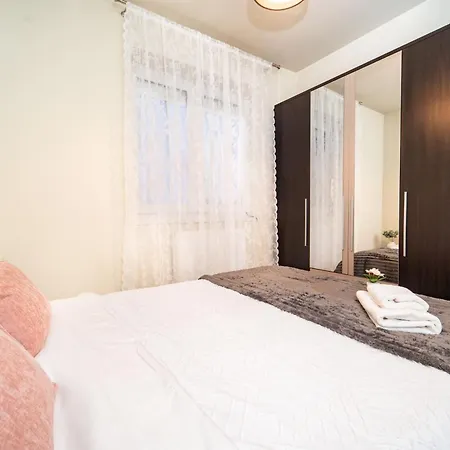 아파트 Elegant - Anastasia - By Openhouse *