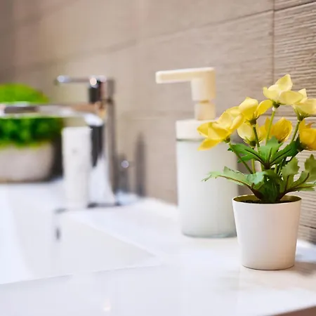 Elegant - Anastasia - By Openhouse Apartment