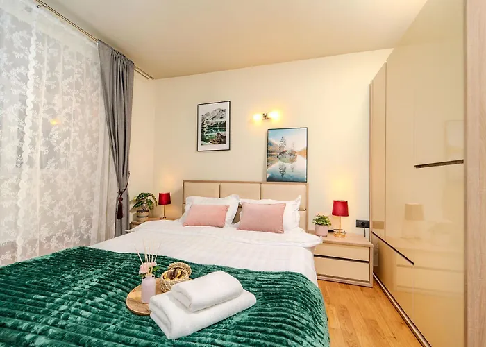 Elegant - Anastasia - By Openhouse Apartamento